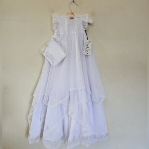 NWT Pippa&Julie Christening Gown with Bonnet size 0-3 mns